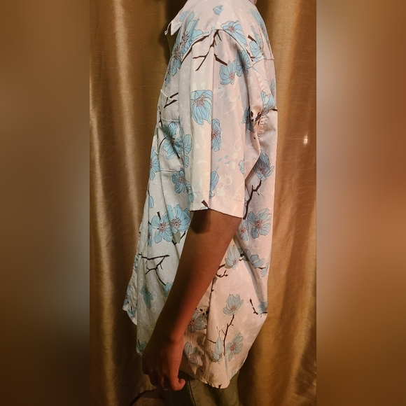 🌸Blossom Tree Button Up Flowy Shirt🌸 - Picture 4 of 5